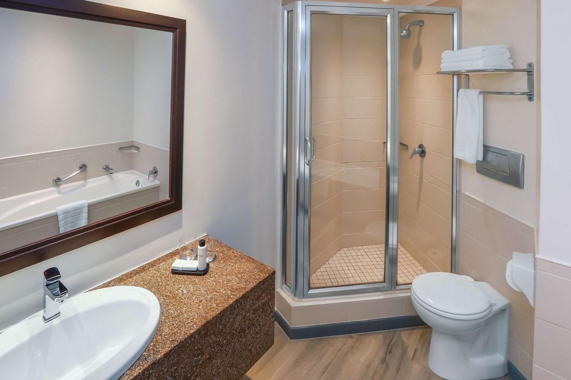 Hotel Garden Court East London Extérieur photo